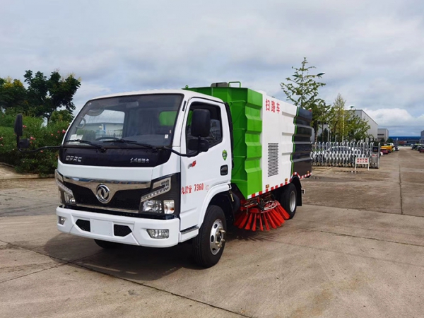 東風多利卡藍牌4方掃路車