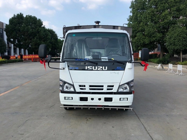 五十鈴4方掃路車