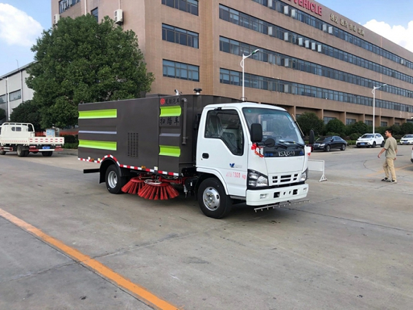 五十鈴4方掃路車