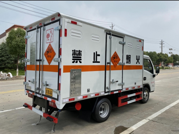 上汽躍進(jìn)藍牌易燃氣體廂式運輸車（汽油版）