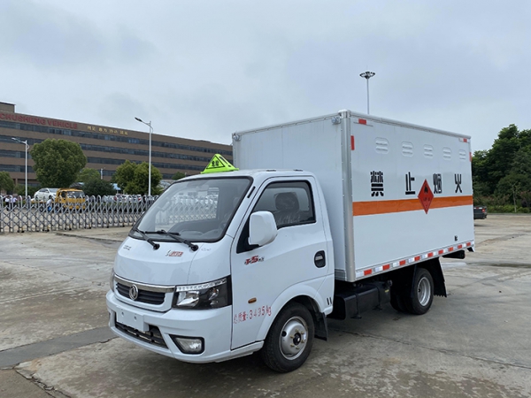 東風途逸藍牌易燃氣體廂式運輸車（汽油版）