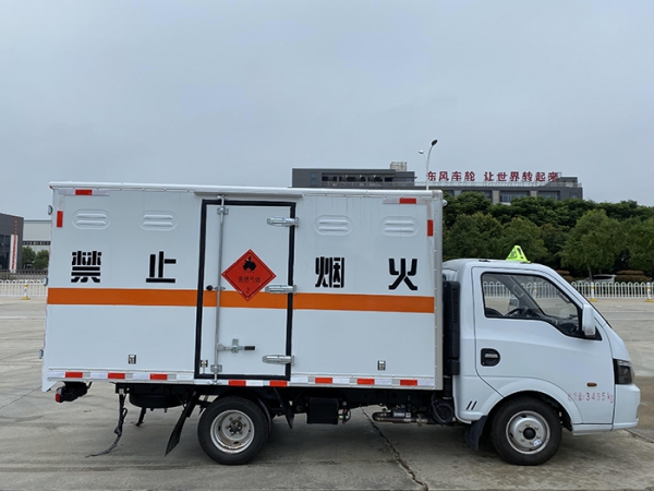 東風途逸藍牌易燃氣體廂式運輸車（汽油版）