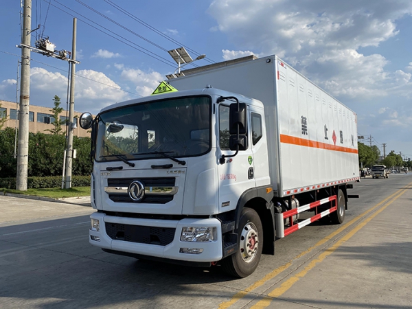 東風多利卡D9易燃氣體廂式運輸車