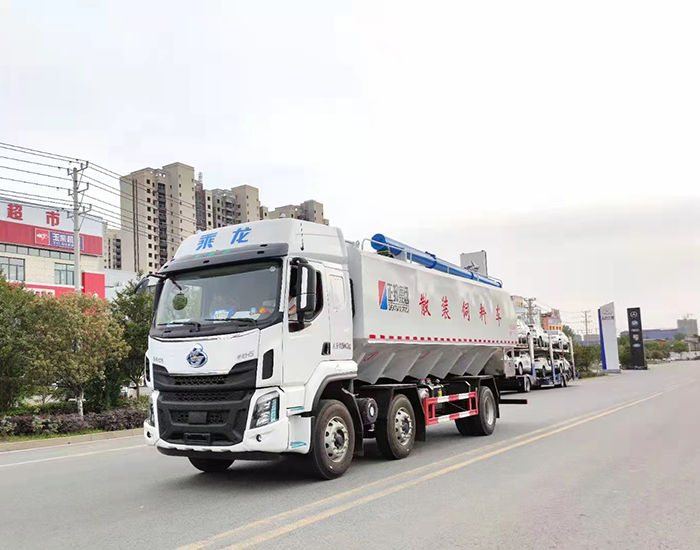 柳汽乘龍小三軸30方飼料車